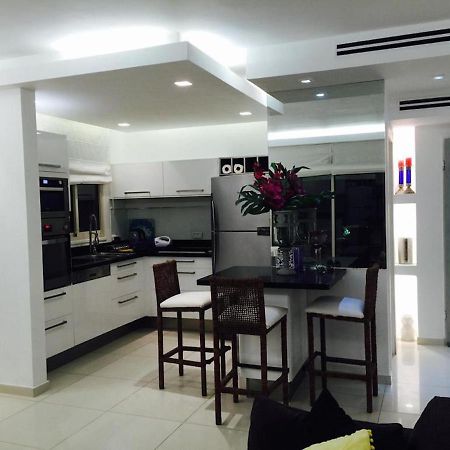 Regency Residence With Pool - Next The Beach Herzelia Exteriör bild